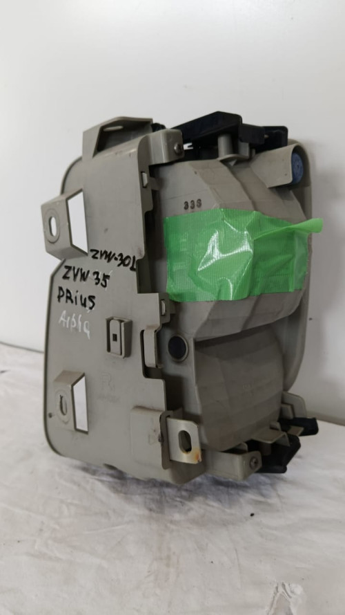 TUMA-81511-47040N-RL-ZVW30-5.jpg